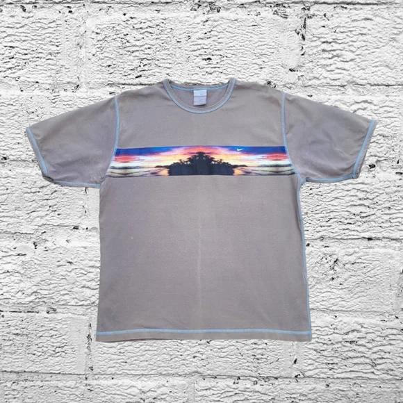 Vintage Nike Graphic T-Shirt - Picture 1 of 8